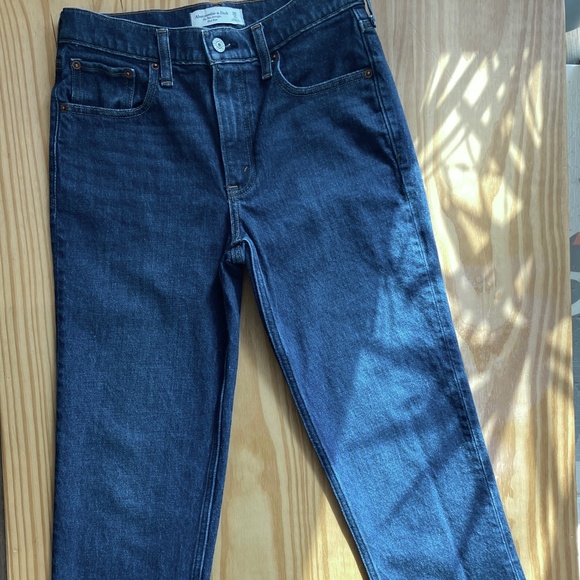 Abercrombie & Fitch Mid Rise 90s Straight Jean - Picture 2 of 6